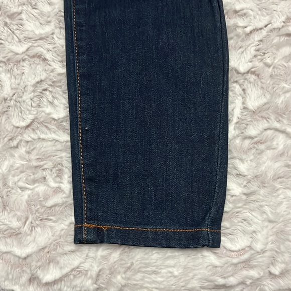 Guess Jeans - Picture 2 of 5